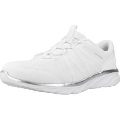 Kapcie SKECHERS 104347S Biały. Białe obuwie domowe Skechers, bez wzorów, z tkaniny, bez zapięcia. Za 263.99 zł.