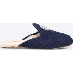 Gant - Kapcie Lazy. Niebieskie obuwie domowe GANT, bez wzorów, z materiału, bez zapięcia. W wyprzedaży za 129.90 zł.