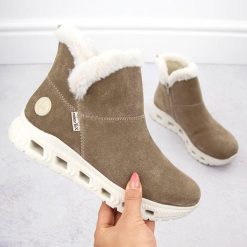 Wodoodporne skórzane botki damskie śniegowce beżowe Rieker M6050-64. Brązowe botki Rieker, bez wzorów, z nubiku, bez obcasa, bez zapięcia. Za 389.00 zł.