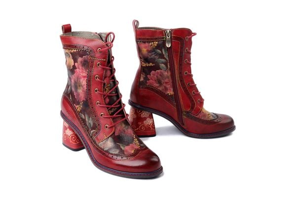 LAURA VITA 0007402 Evcao 81 rouge, trzewiki damskie. Czerwone botki Laura Vita, bez wzorów, bez obcasa, na obcasie, bez zapięcia. Za 548.91 zł.