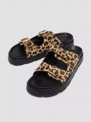 S.Oliver Klapki w kolorze jasnobrązowo-beżowo-czarnym rozmiar: 36. Brązowe klapki S.Oliver, bez wzorów, z otwartym noskiem, bez obcasa. Za 144.92 zł.