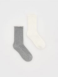 Skarpetki z domieszką wełny 2 pack - jasnoszary. Szare skarpety Reserved, bez wzorów, z wełny. W wyprzedaży za 22.99 zł.