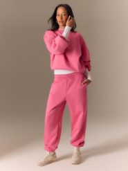 4F Spodnie dresowe joggery damskie - różowe S. Czerwone spodnie dresowe 4f, s, bez wzorów, z dresówki, z podwyższonym stanem. Za 139.99 zł.