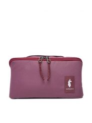 Cotopaxi Kosmetyczka Viaje Toiletry Kit F25492U1514 Bordowy. Czerwone kufry i kosmetyczki Cotopaxi, bez wzorów, z materiału, bez dodatków. Za 219.99 zł.