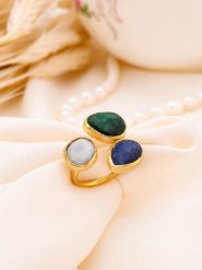 L'Atelier de Gaia Pozłacany pierścionek z kamieniami szlachetnymi rozmiar: onesize. Niebieskie pierścionki L'Atelier de Gaia, z agatem, pozłacane. Za 42.95 zł.