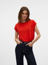 Vero Moda Koszulka w kolorze czerwonym rozmiar: M. Czerwone bluzki Vero Moda, m, bez wzorów, bez kołnierzyka, bez ramiączek. Za 57.20 zł.