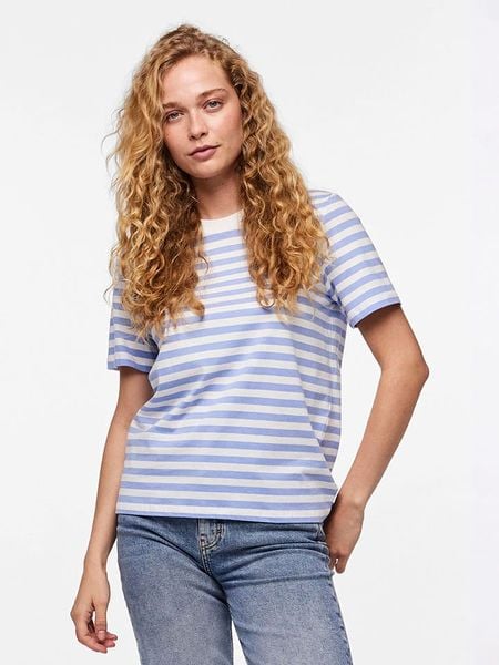 Pieces Koszulka "Ria" w kolorze niebieskim rozmiar: XS. Niebieskie bluzki Pieces, xs, bez wzorów, z bawełny, bez kołnierzyka, bez ramiączek. Za 46.95 zł.
