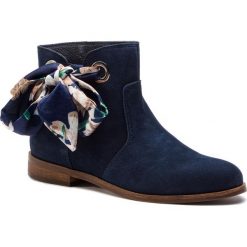 Botki WOJAS - 9501-66 Granatowy. Niebieskie botki Wojas, bez wzorów, z materiału, bez obcasa, na obcasie, bez zapięcia. W wyprzedaży za 279.00 zł.