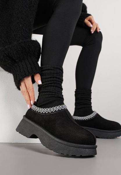 Czarne Śniegowce na Platformie z Niską Cholewką z Haftem Livitte. Czarne trapery i śniegowce Renee, z dzianiny, przed kostkę. Za 79.99 zł.