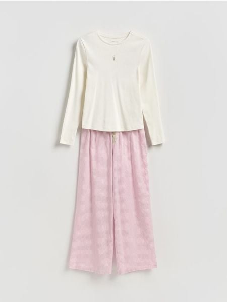 Dwuczęściowa piżama z haftem - lawendowy. Fioletowe piżamy Reserved, bez wzorów, z bawełny, bez ramiączek. Za 139.99 zł.