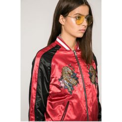 Guess Jeans - Kurtka bomber. Kurtki Guess Jeans. W wyprzedaży za 359.90 zł.