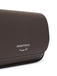 Emporio Armani Torebka EW000538 AF12036 M6458 Brązowy. Brązowe listonoszki Emporio Armani, bez wzorów, ze skóry, bez dodatków. Za 869.99 zł.