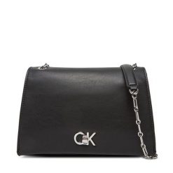 Torebka Calvin Klein. Czarne torebki klasyczne Calvin Klein, bez wzorów, bez dodatków. Za 699.99 zł.