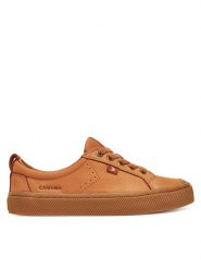 Cariuma Trampki Oca 100116O34W080 Brązowy. Brązowe trampki CARIUMA, bez wzorów, ze skóry, bez zapięcia. Za 519.99 zł.