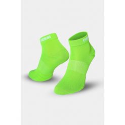 Bezszwowe skarpety oddychające Nessi Sportswear. Zielone skarpety NESSI SPORTSWEAR, bez wzorów. W wyprzedaży za 35.90 zł.