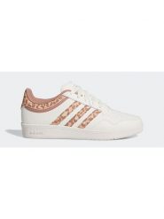 Adidas Sneakersy w kolorze kremowym rozmiar: 41. Brązowe trampki Adidas, bez wzorów, bez zapięcia. Za 219.45 zł.