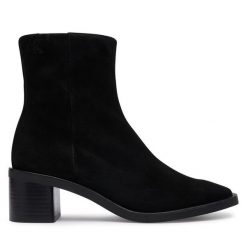 Botki Calvin Klein. Czarne botki Calvin Klein, bez wzorów, bez obcasa, na słupku, bez zapięcia. Za 799.99 zł.