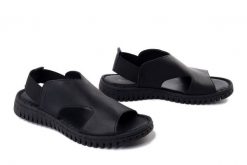 Manitu 910326-01 Czarny, sandały damskie. Czarne sandały Manitu, bez wzorów, ze skóry, bez obcasa, bez zapięcia. Za 269.90 zł.