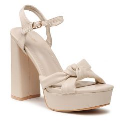 Sandały DeeZee. Sandały DeeZee, bez wzorów, bez obcasa, na słupku, bez zapięcia. Za 149.99 zł.