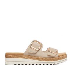 Klapki Remonte. Brązowe klapki Remonte, bez wzorów, bez obcasa. Za 369.99 zł.