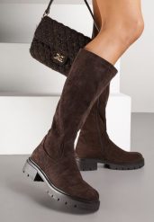 Brązowe Casualowe Kozaki z Imitacji Zamszu Fesalara. Brązowe kozaki Born2be, z jeansu, bez obcasa, na płaskiej podeszwie, bez zapięcia. Za 159.99 zł.