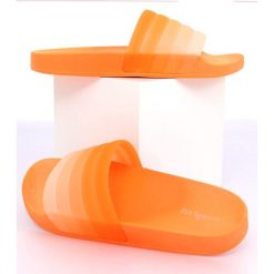 Klapki damskie pomarańczowe K-9183 Orange. Brązowe klapki ButyModne, bez wzorów, z gumy, bez obcasa. W wyprzedaży za 73.81 zł.