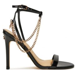 Sandały Guess. Czarne sandały Guess, z aplikacjami, bez obcasa, na szpilce, bez zapięcia. Za 469.99 zł.