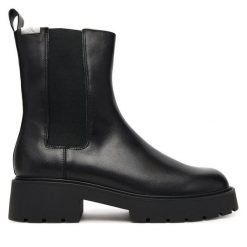 Sztyblety Calvin Klein Jeans. Czarne botki Calvin Klein Jeans, bez wzorów, z jeansu, bez obcasa, na płaskiej podeszwie, bez zapięcia. Za 749.99 zł.