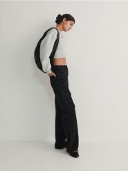 Krótka bluza z bawełną - jasnoszary. Szare bluzy Reserved, l, bez wzorów, z bawełny, bez kaptura. W wyprzedaży za 29.99 zł.