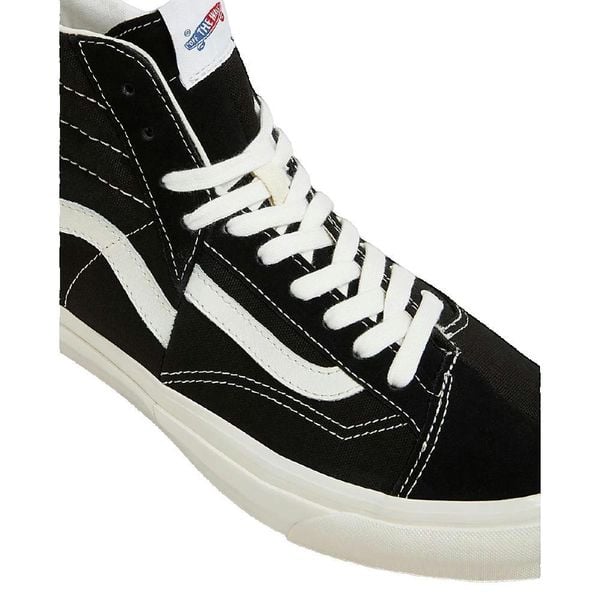 Buty Vans Clash The Wall LX czarne. Czarne trampki Vans, bez wzorów, ze skóry, bez zapięcia. W wyprzedaży za 496.70 zł.