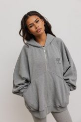 Bluza typu oversize z HAFTEM, w kolorze GREY MELANGE- DALLAS-UNI. Szare bluzy Marsala, m, bez wzorów, z bawełny, z kapturem. Za 349.90 zł.