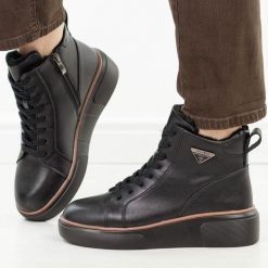 Czarne skórzane botki damskie Filippo Dbt6452/26. Czarne botki Filippo, na jesień, z aplikacjami, z jeansu, z okrągłym noskiem, bez obcasa, na platformie, bez zapięcia. Za 319.00 zł.