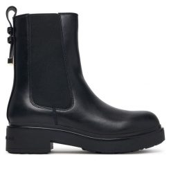 Botki Armani Exchange. Czarne botki Armani Exchange, bez wzorów, bez obcasa, na płaskiej podeszwie, bez zapięcia. Za 1,129.00 zł.