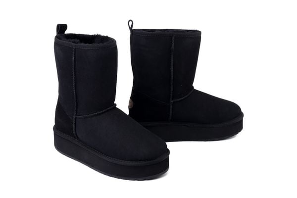 EMU AUSTRALIA W13190 Stinger Lo Flatform black, botki damskie. Czarne botki EMU Australia, bez wzorów, ze skóry, bez obcasa, bez zapięcia. Za 789.90 zł.