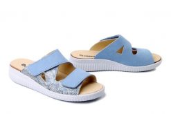 DR. BRINKMANN 701109-51 mittelblau , klapki damskie. Niebieskie klapki Dr. Brinkmann, bez wzorów, ze skóry, bez obcasa. Za 263.42 zł.