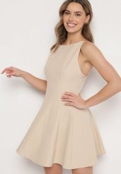 Beżowa Rozkloszowana Sukienka Ozdobiona Przeszyciami Kinetela. Brązowe sukienki Born2be, na imprezę, m, bez wzorów, eleganckie, bez kołnierzyka, bez ramiączek, mini, rozkloszowane. Za 59.99 zł.