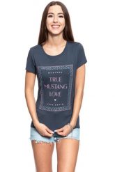 MUSTANG T SHIRT DAMSKI Alexia C Print Blue Nights 1008973 4085. Niebieskie t-shirty Mustang, s, bez wzorów, bez kołnierzyka, bez ramiączek. W wyprzedaży za 39.99 zł.
