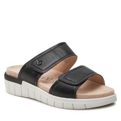 Klapki Caprice. Czarne klapki Caprice, bez wzorów, bez obcasa. Za 199.99 zł.
