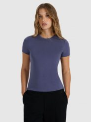 4F T-shirt z prążkowanej dzianiny z modalem damski - granatowy S. Niebieskie t-shirty 4f, s, bez wzorów, z dzianiny, bez kołnierzyka, bez ramiączek. Za 79.99 zł.