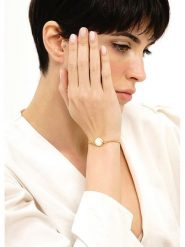 Pierres delicates Pozłacana bransoletka z masą perłową rozmiar: onesize. Białe bransoletki Pierres delicates, z perłą, pozłacane. Za 83.22 zł.