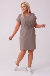 Dresowa sukienka Bianca w kolorze fango PLUS SIZE XXL WIOSNA. Sukienki Moda Size Plus Iwanek, na co dzień, na wiosnę, l, bez wzorów, z bawełny, eleganckie, bez kołnierzyka, plus size, bez ramiączek, midi, proste. W wyprzedaży za 169.90 zł.