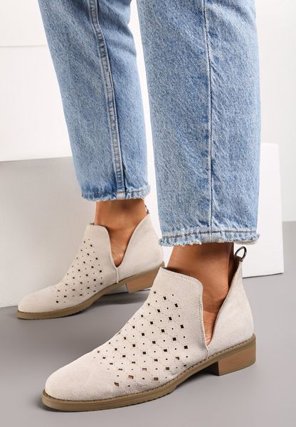 Beżowe Ażurowe Botki Sztyblety z Ozdobnym Rozcięciem Aleraa. Brązowe botki Born2be, w ażurowe wzory, z jeansu, bez obcasa, na obcasie, bez zapięcia. Za 159.99 zł.