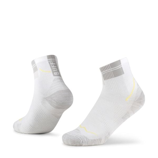 Skarpety biegowe Buff Coolnet Quarter Sock CQ. Białe skarpety Buff, bez wzorów, z elastanu. Za 83.99 zł.