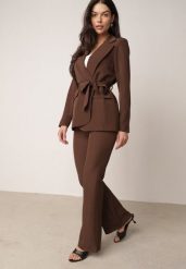 Brązowy Komplet Garniturowy Marynarka z Wiązanym Paskiem i Spodnie Falloria. Brązowe marynarki i żakiety Born2be, m, bez wzorów. Za 219.99 zł.