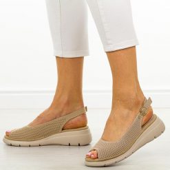Beżowe sandały damskie Vinceza 97303. Brązowe sandały VINCEZA, bez wzorów, ze skóry, boho, bez obcasa, na płaskiej podeszwie, bez zapięcia. Za 149.00 zł.