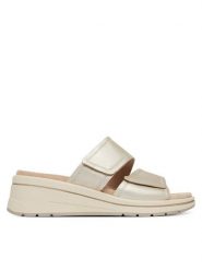 Caprice Klapki 9-27207-46 Złoty. Żółte klapki Caprice, bez wzorów, ze skóry, bez obcasa. Za 206.99 zł.