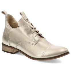 Złote Botki Armodo Stylowe Obuwie Damskie. Żółte botki Armodo, bez wzorów, ze skóry, bez obcasa, na obcasie, bez zapięcia. Za 329.00 zł.