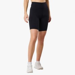 Krótkie legginsy treningowe damskie Swedemount Move Short Tights szybkoschnące. Czarne legginsy SWEDEMOUNT, bez wzorów, z tkaniny, do biegania. W wyprzedaży za 129.00 zł.