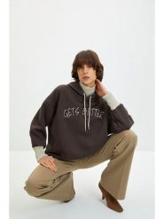 Trendyol Bluza w kolorze brązowym rozmiar: XS. Brązowe bluzy Trendyol, xs, bez wzorów, z kapturem. Za 78.99 zł.