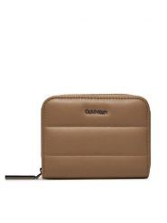 Calvin Klein Mały Portfel Damski Line Quilt Medium Zip Around K60K612201 Brązowy. Brązowe portfele Calvin Klein, bez wzorów, ze skóry. Za 149.99 zł.